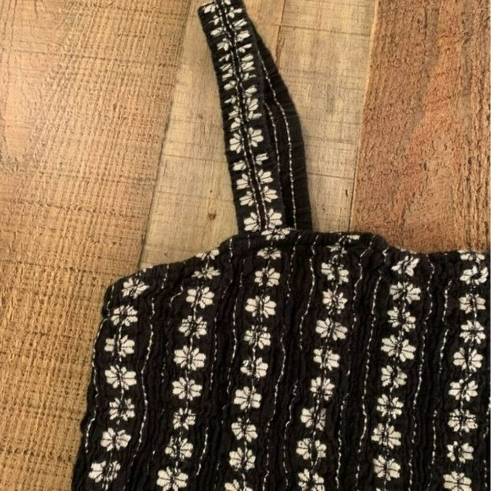 American eagle womens cropped shirred smocked black with white flowers tank top - Picture 7 of 8